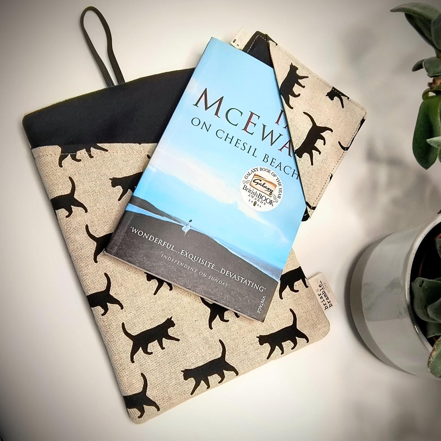 Black Cat Silhouette Corner Bookmark: Book Lover Gift