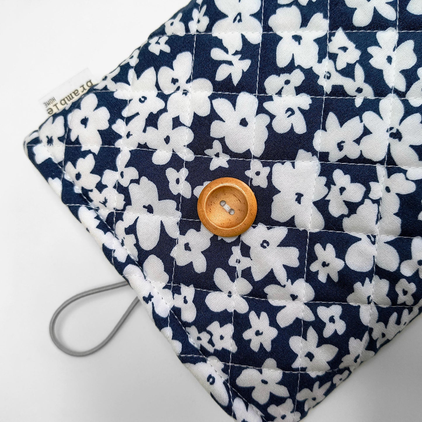 Quilted Book Sleeve: Navy Daisy Print Kindle Cover
