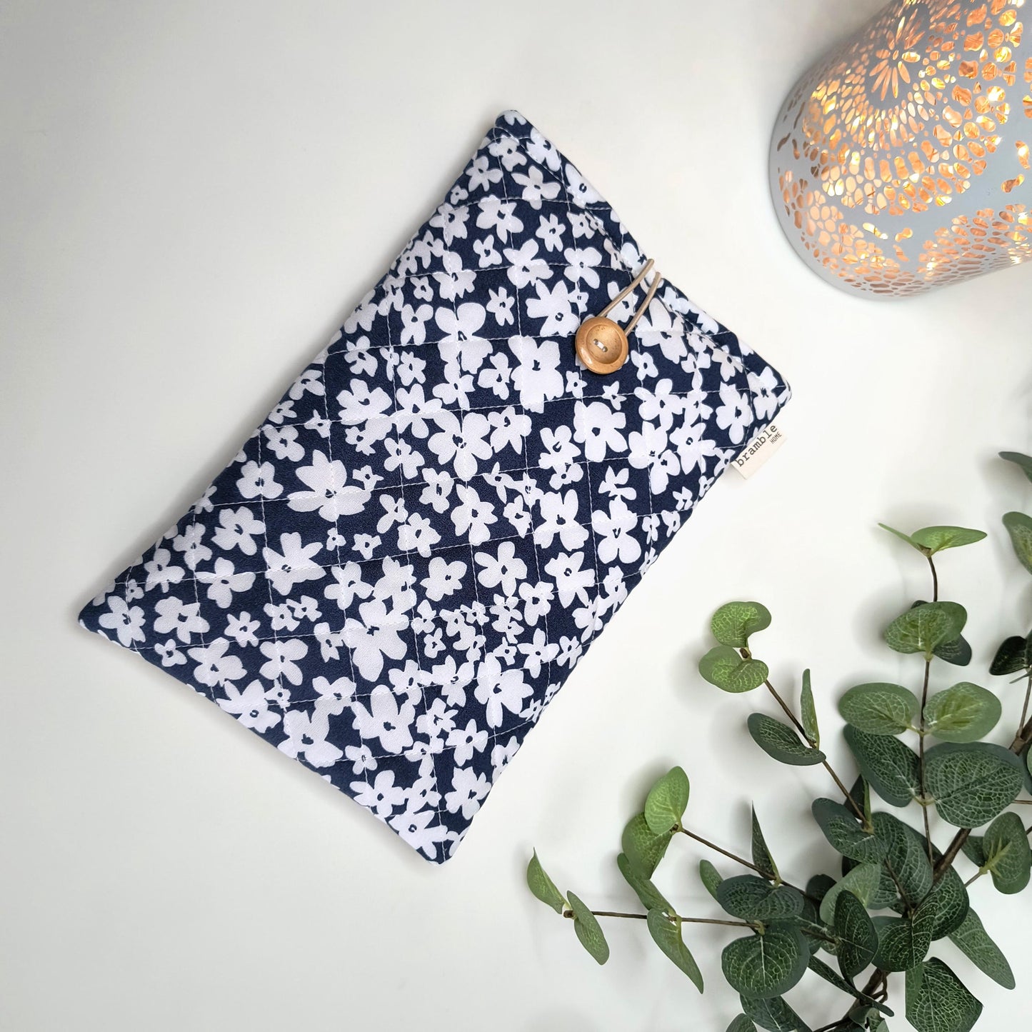 Quilted Book Sleeve: Navy Daisy Print Kindle Cover