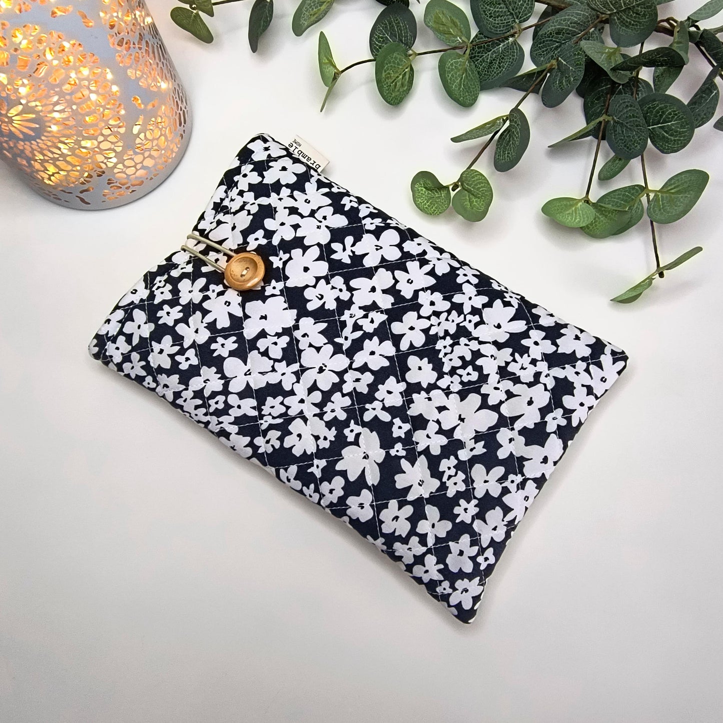 Quilted Book Sleeve: Navy Daisy Print Kindle Cover
