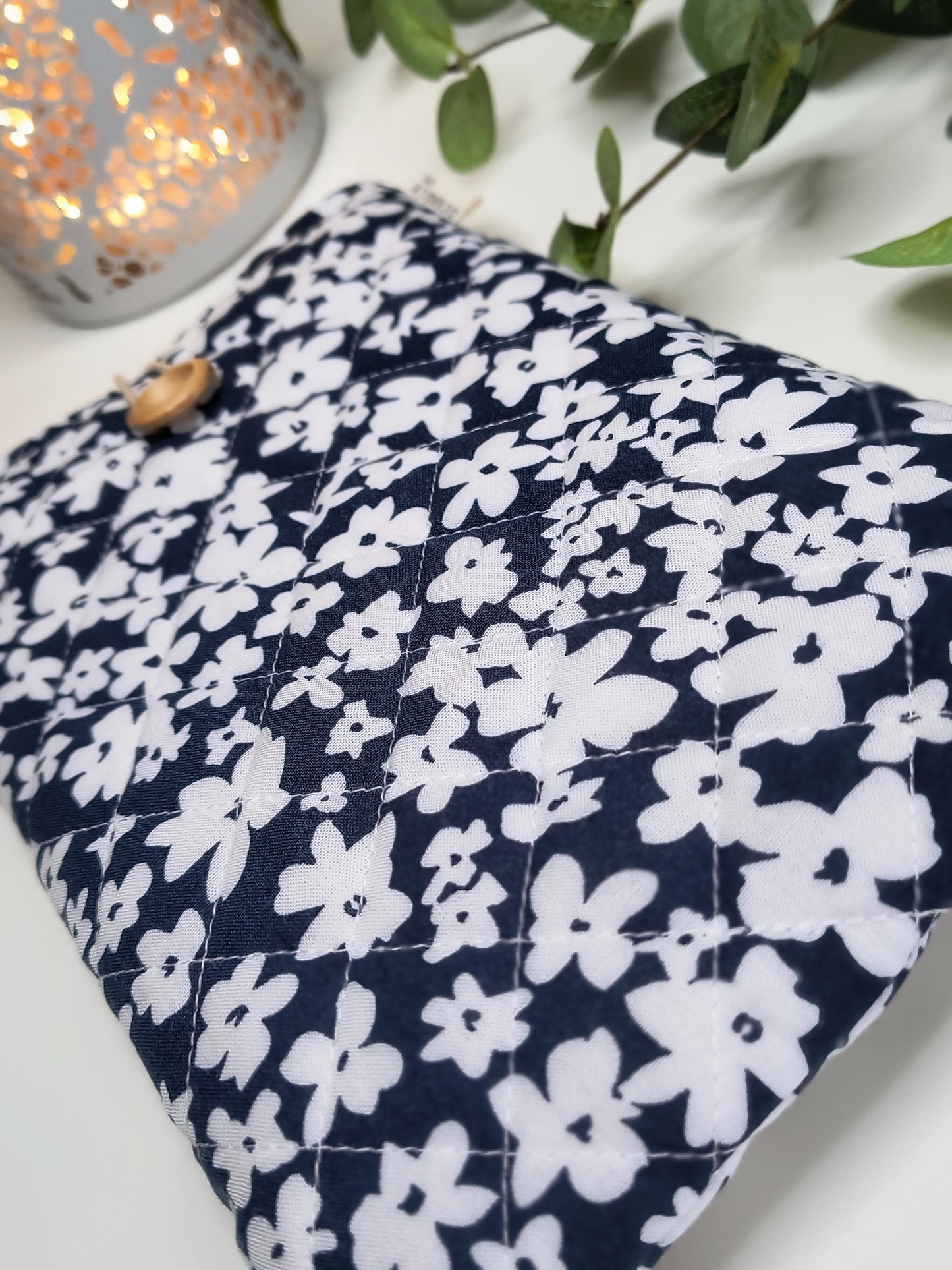 Quilted Book Sleeve: Navy Daisy Print Kindle Cover