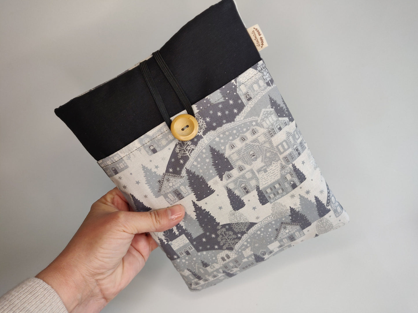 Scandi Christmas Book Sleeve: Padded Winter Village eReader Case
