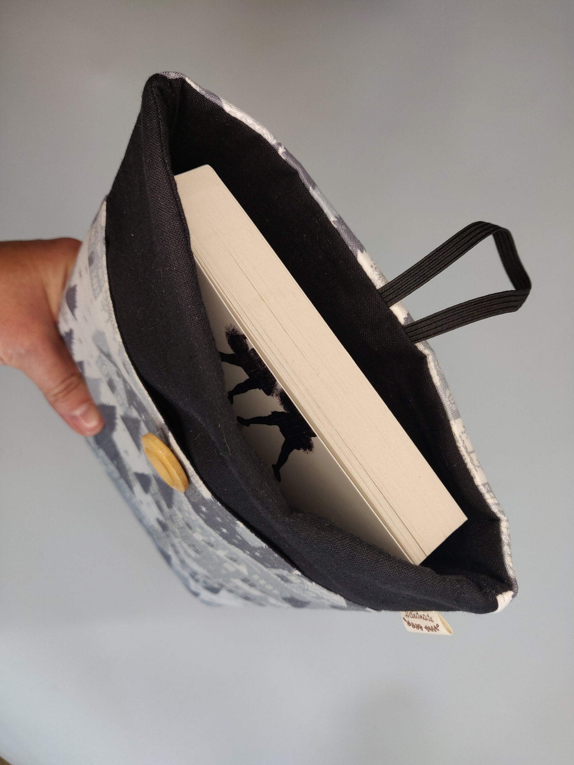 Scandi Christmas Book Sleeve: Padded Winter Village eReader Case