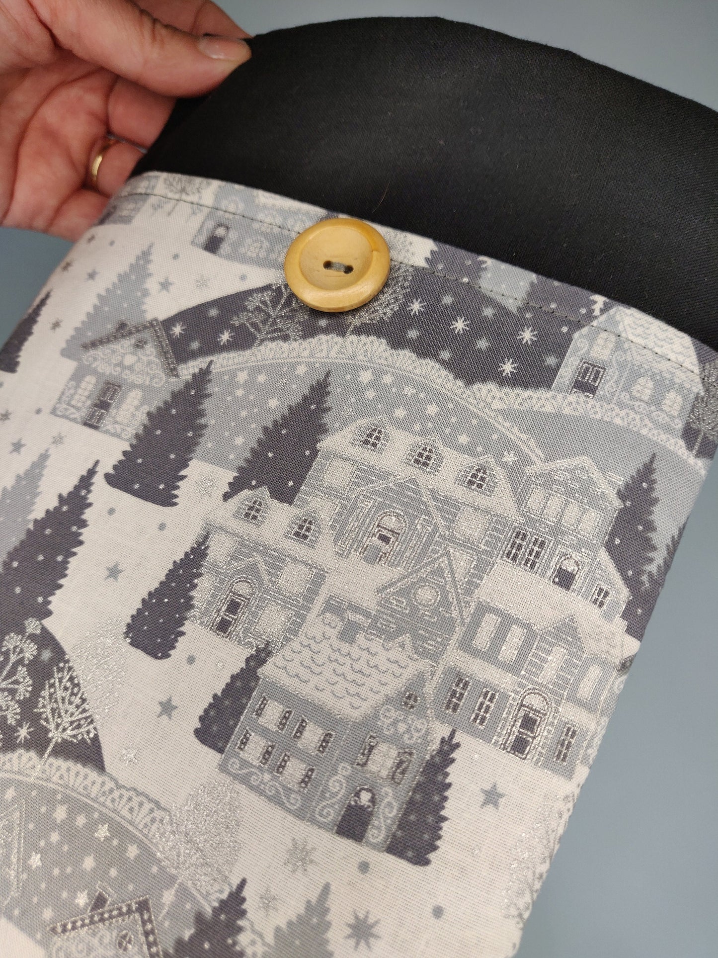 Scandi Christmas Book Sleeve: Padded Winter Village eReader Case