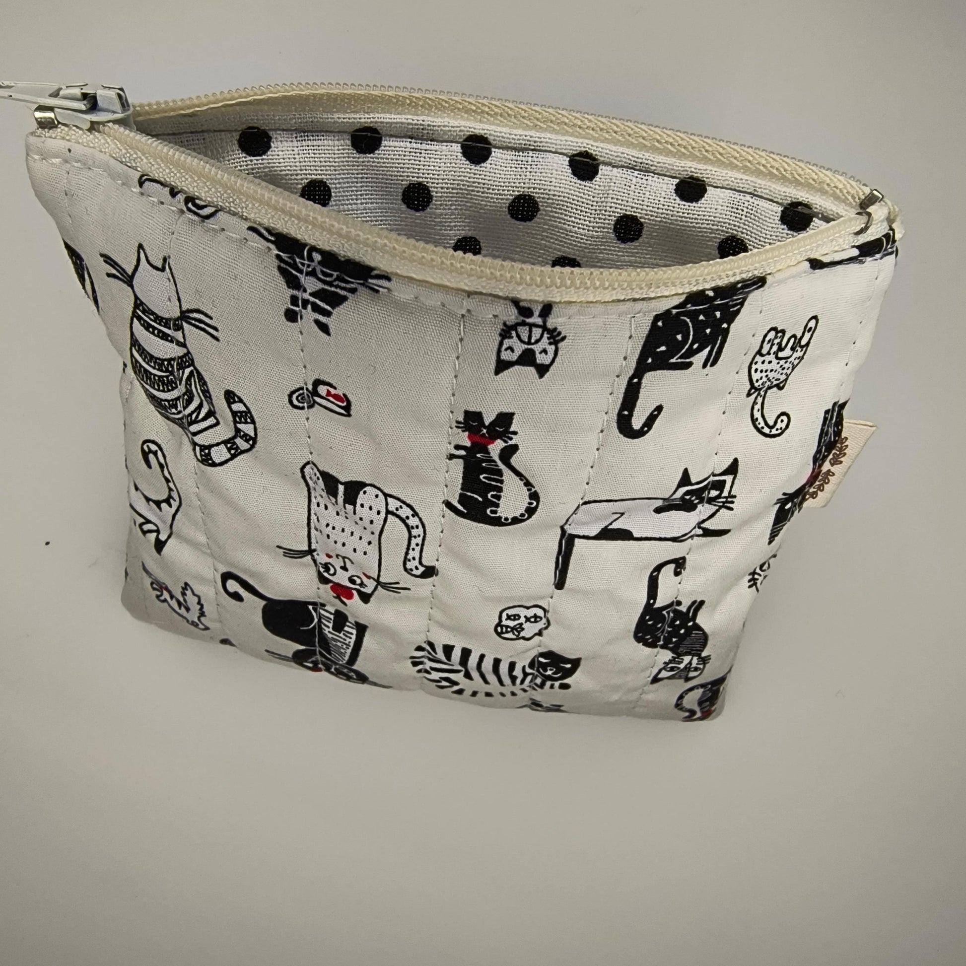 Quilted Coin Purse: Cat Print Padded Zipper Pouch