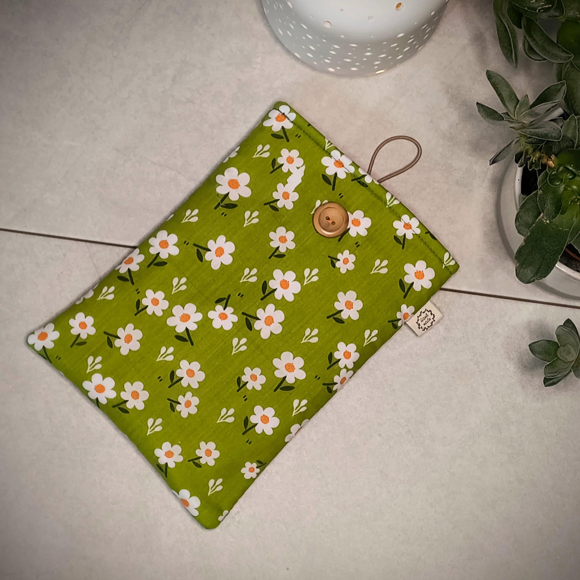 Daisy Print Padded Book Sleeve: Green Floral Cotton eReader Case
