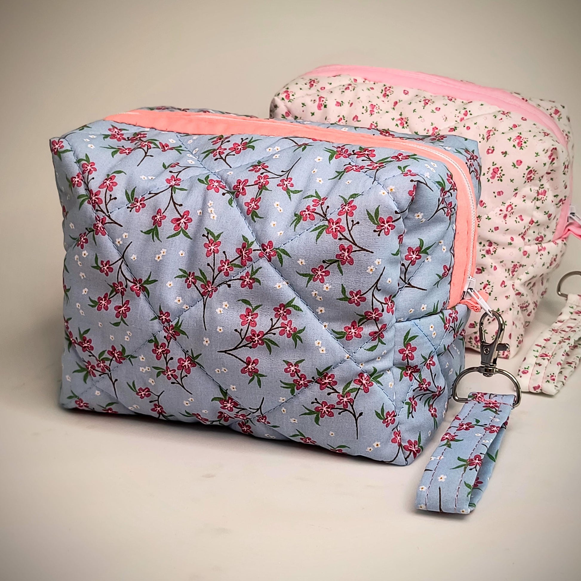 Handmade Quilted Floral Makeup Bag: Cotton Cosmetic Pouch