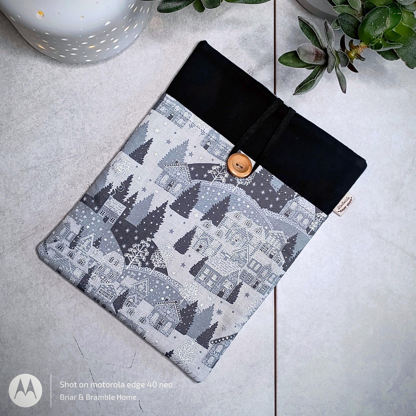 Scandi Christmas Book Sleeve: Padded Winter Village eReader Case