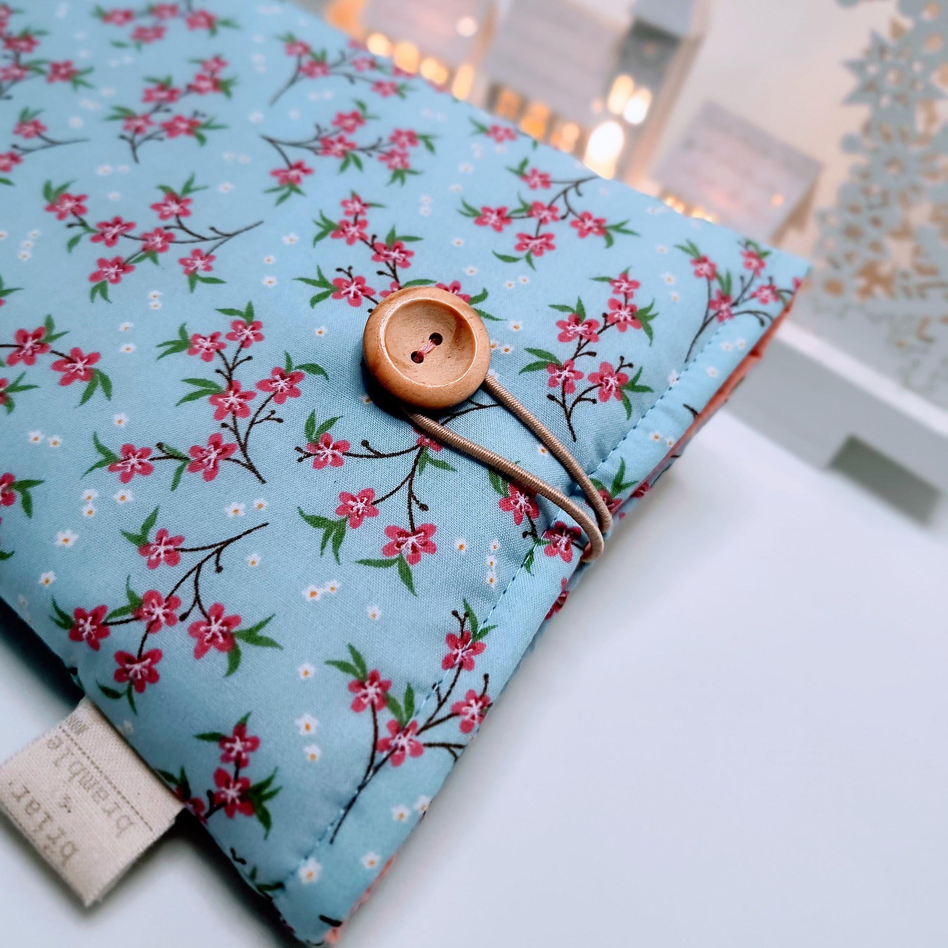 Floral Book Sleeve: Blue Daisy Padded eReader Case