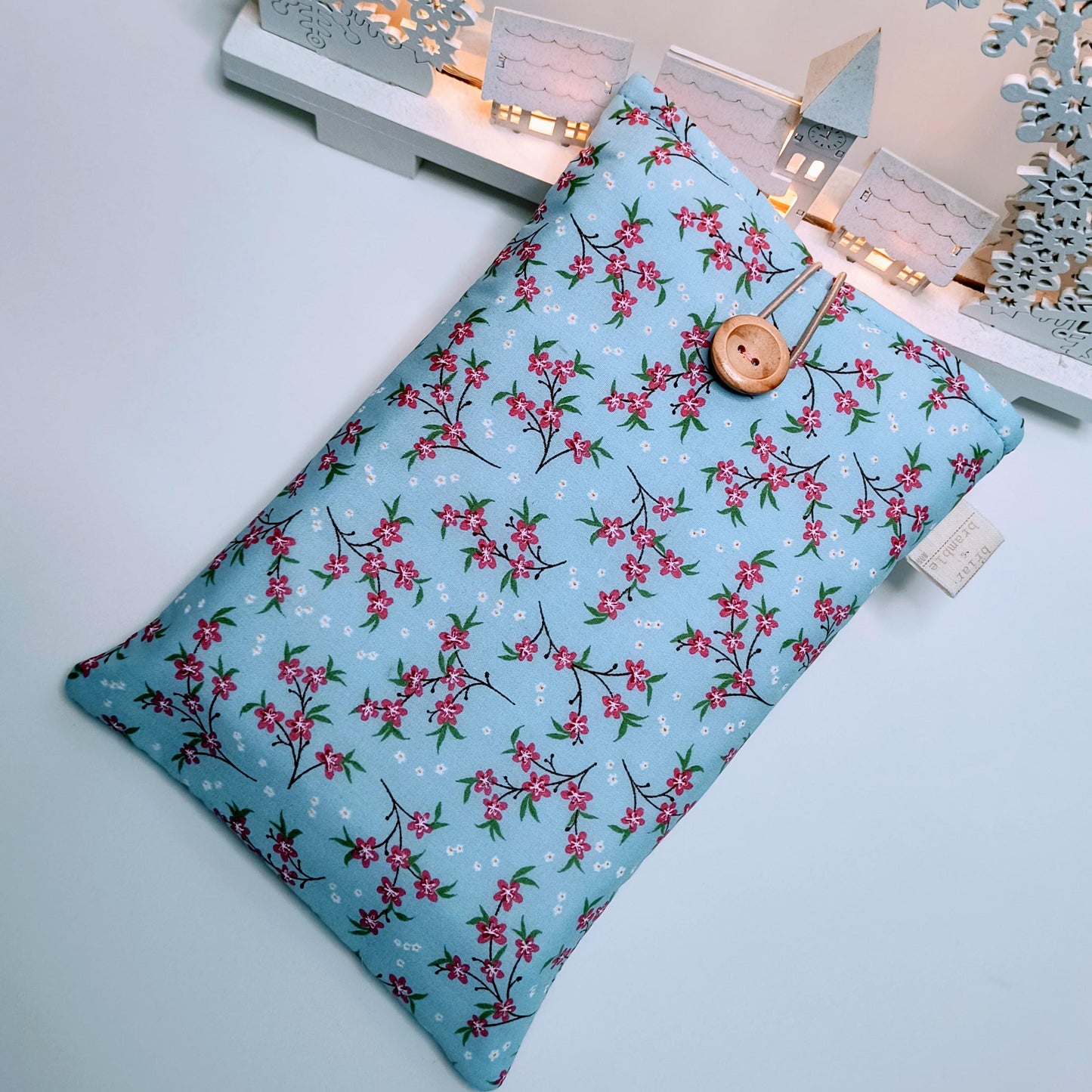 Floral Book Sleeve: Blue Daisy Padded eReader Case