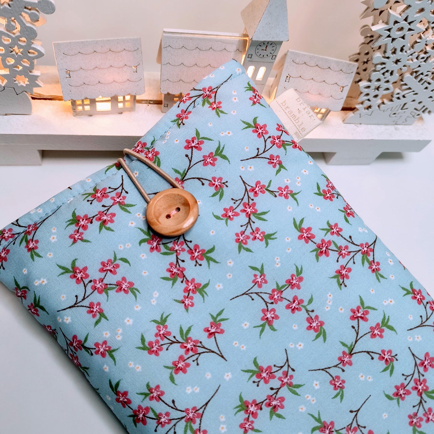Floral Book Sleeve: Blue Daisy Padded eReader Case
