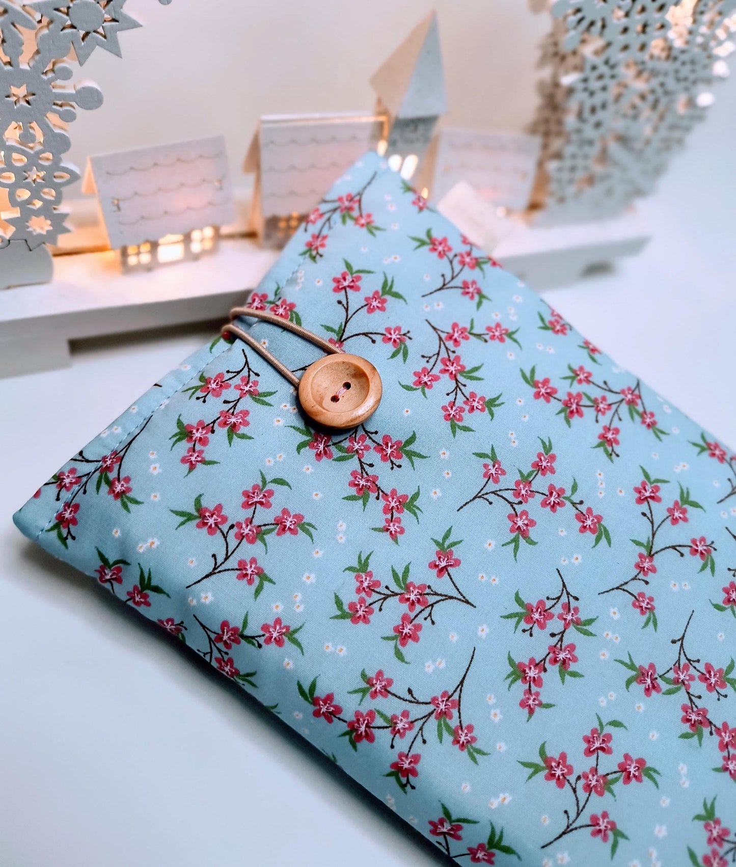 Floral Book Sleeve: Blue Daisy Padded eReader Case