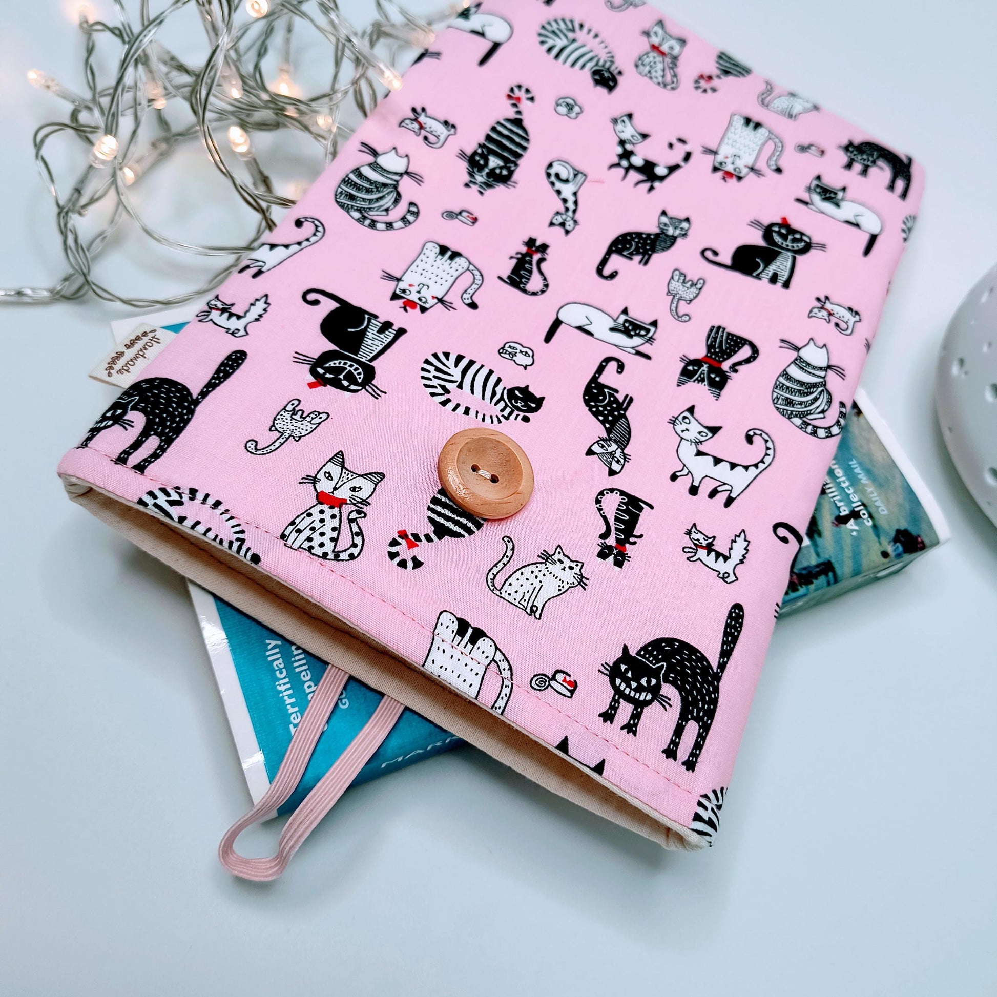Pink Cat Book Sleeve: Padded Kindle Cover, Bookworm Gift