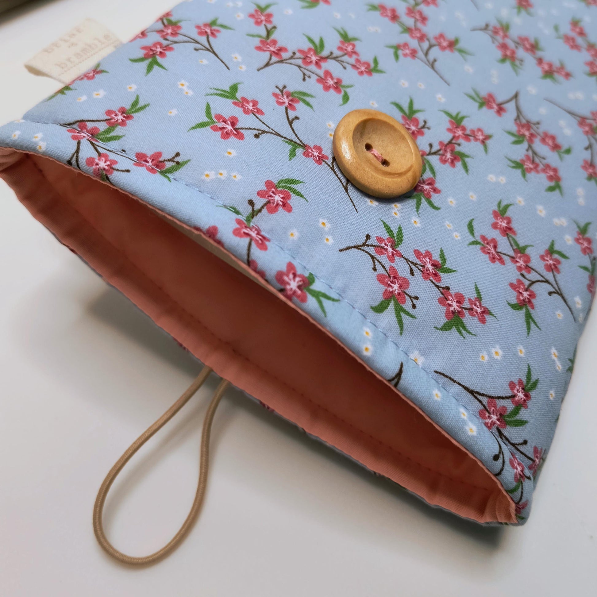 Floral Book Sleeve: Blue Daisy Padded eReader Case