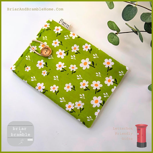 Daisy Print Kindle Paperwhite Sleeve: Bookish Reader Gift
