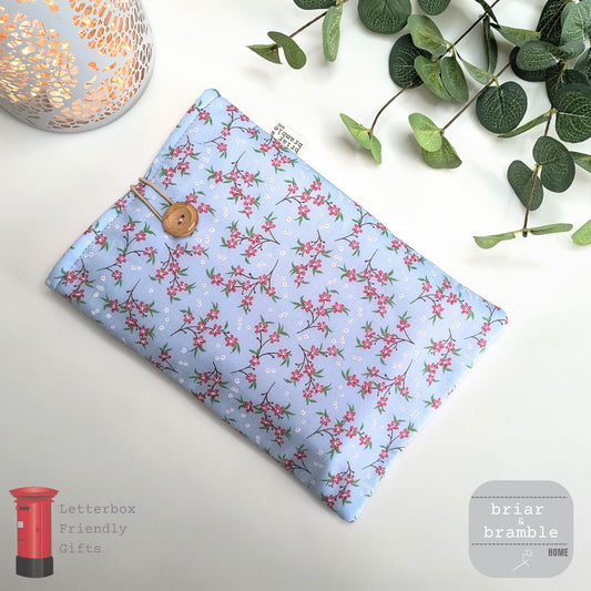 Floral Book Sleeve: Blue Daisy Padded eReader Case