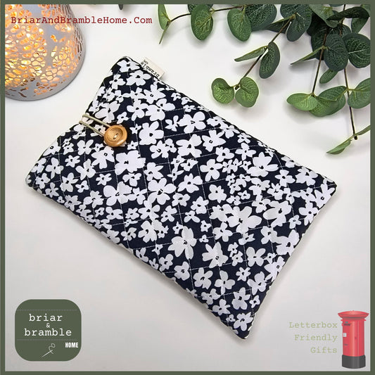 Quilted Book Sleeve: Navy Daisy Print Kindle Cover
