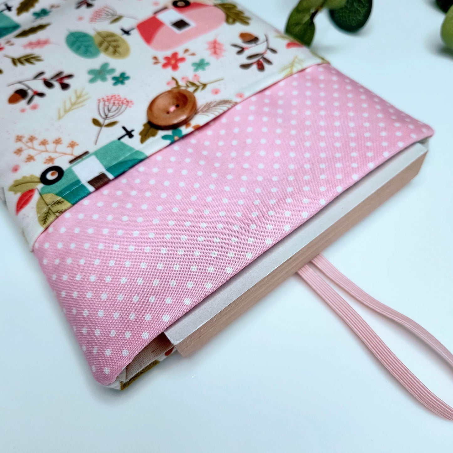 Vintage Caravan Print Book Sleeve: Padded Reader Gift