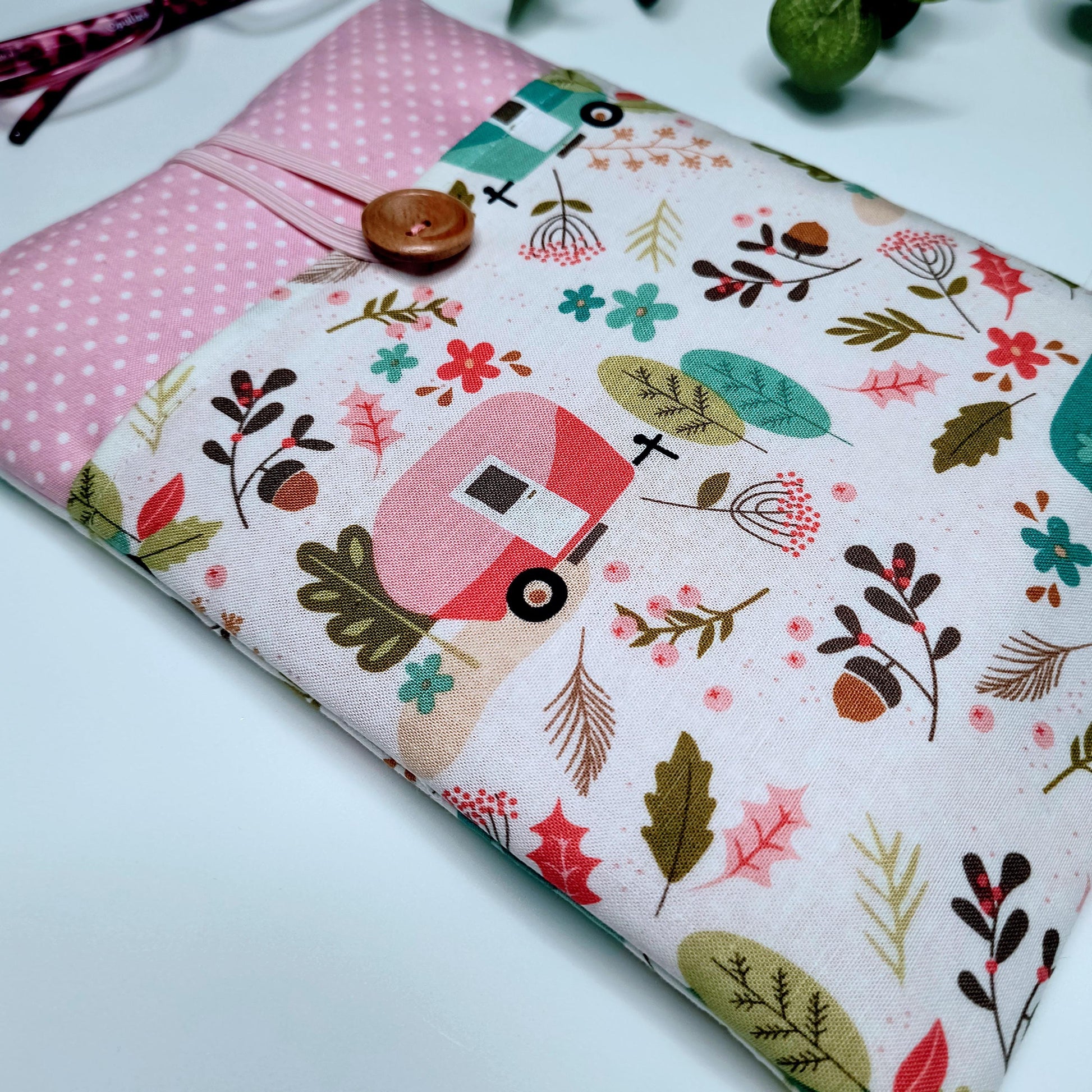 Vintage Caravan Print Book Sleeve: Padded Reader Gift
