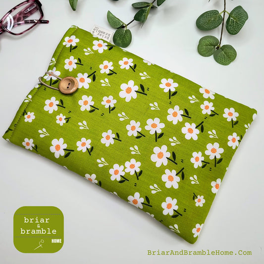 Daisy Print Padded Book Sleeve: Green Floral Cotton eReader Case