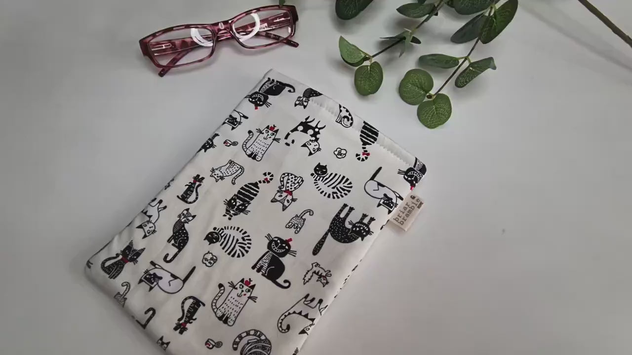 Cat Print Kindle Sleeve: Padded Cotton eReader Cover