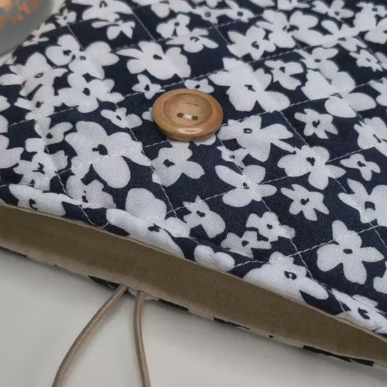 Quilted Book Sleeve: Navy Daisy Print Kindle Cover