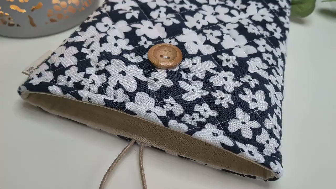 Quilted Book Sleeve: Navy Daisy Print Kindle Cover