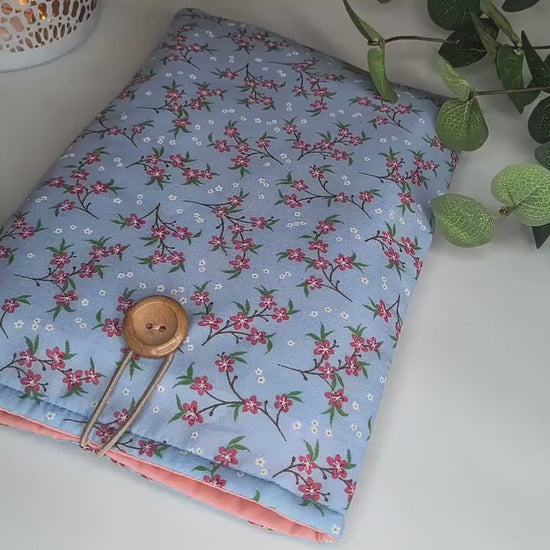 Floral Book Sleeve: Blue Daisy Padded eReader Case