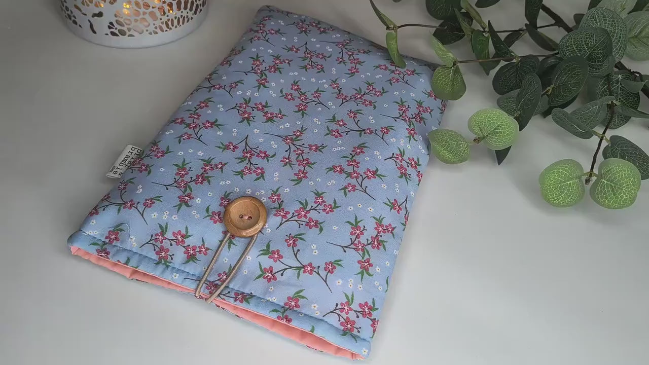 Floral Book Sleeve: Blue Daisy Padded eReader Case