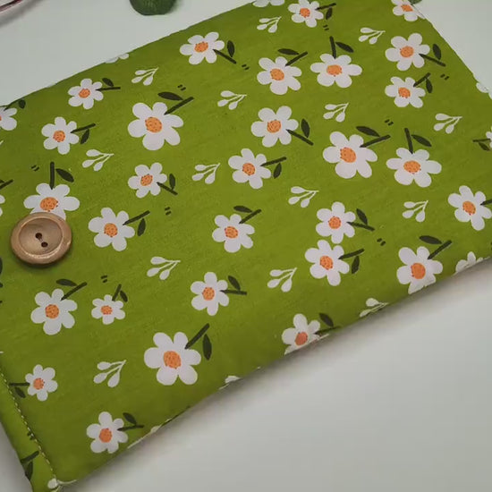 Daisy Print Padded Book Sleeve: Green Floral Cotton eReader Case